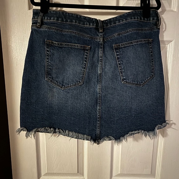 NWOT Frayed Hem Mini Skirt Sz 12 Petite - Picture 3 of 3